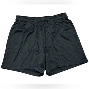 Nike men’s training Athletic Shorts Standard Fit 5" Length black Small dri fit